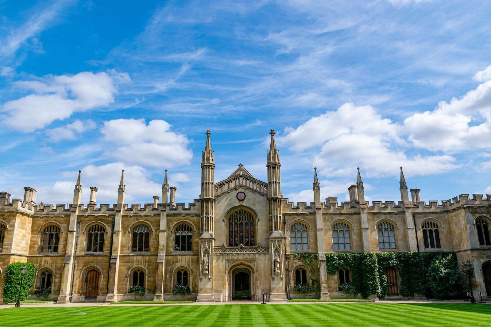 16 Top Universities in UK for Singapore Students